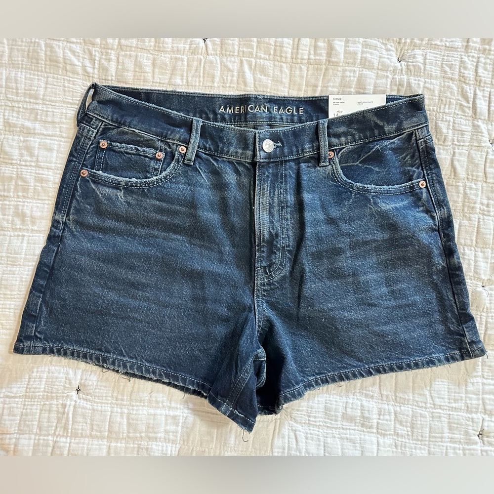 NEW American Eagle Strigid Relaxed Denim Shorts in Deep Indigo - Picture 2 of 8